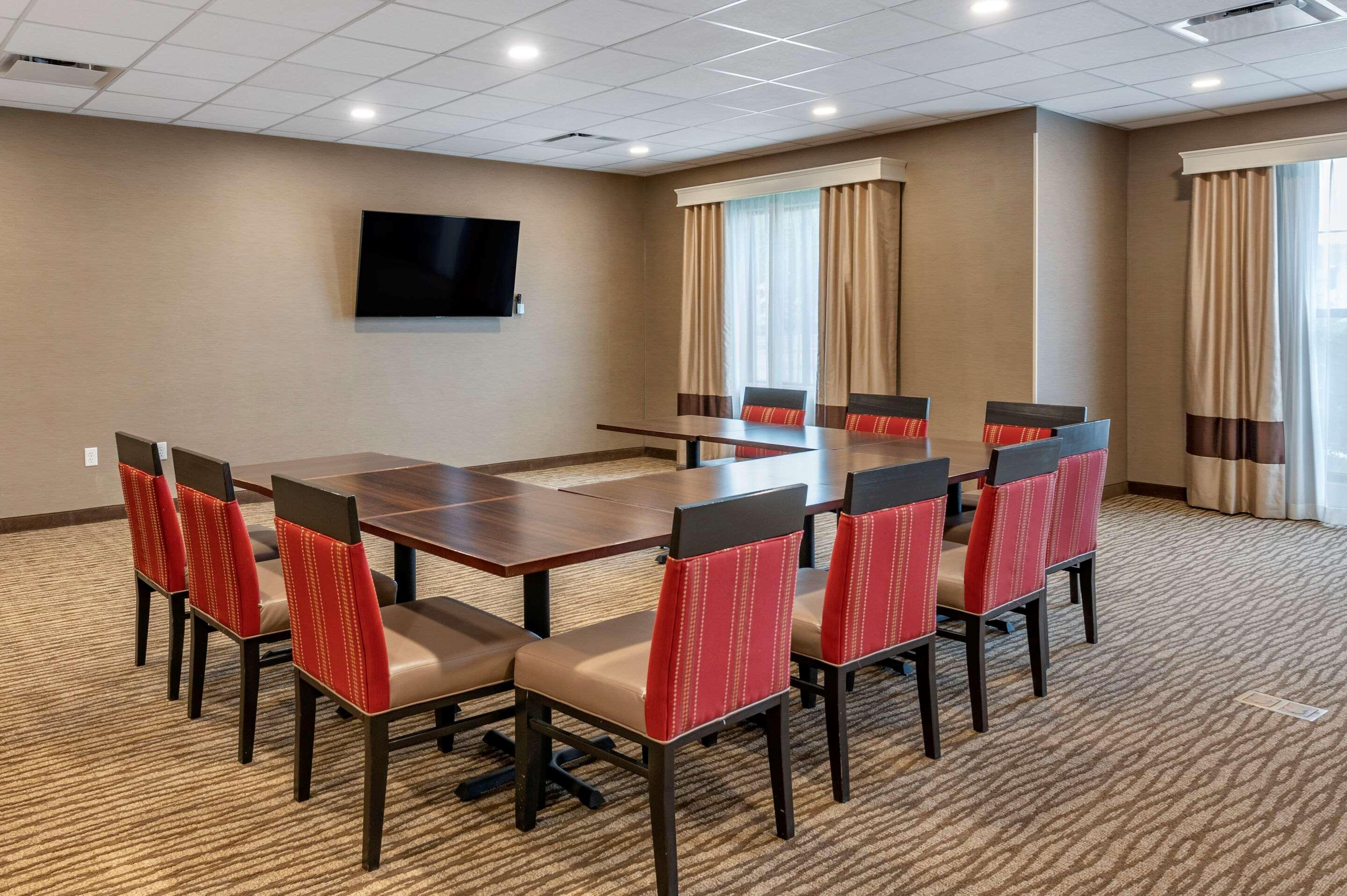 Comfort Suites Columbus Airport Exterior foto